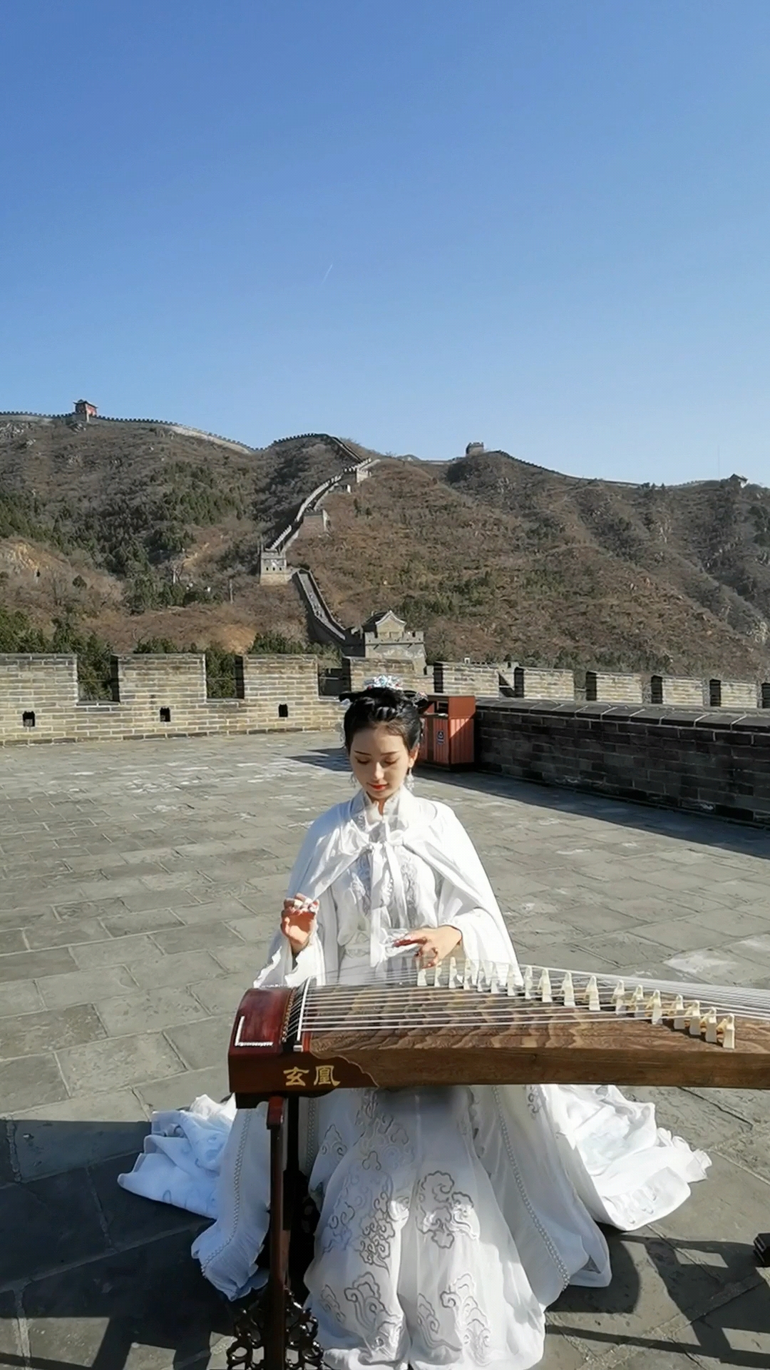 千艺仙女下凡来到了美丽的长城奏响一曲,爆赞