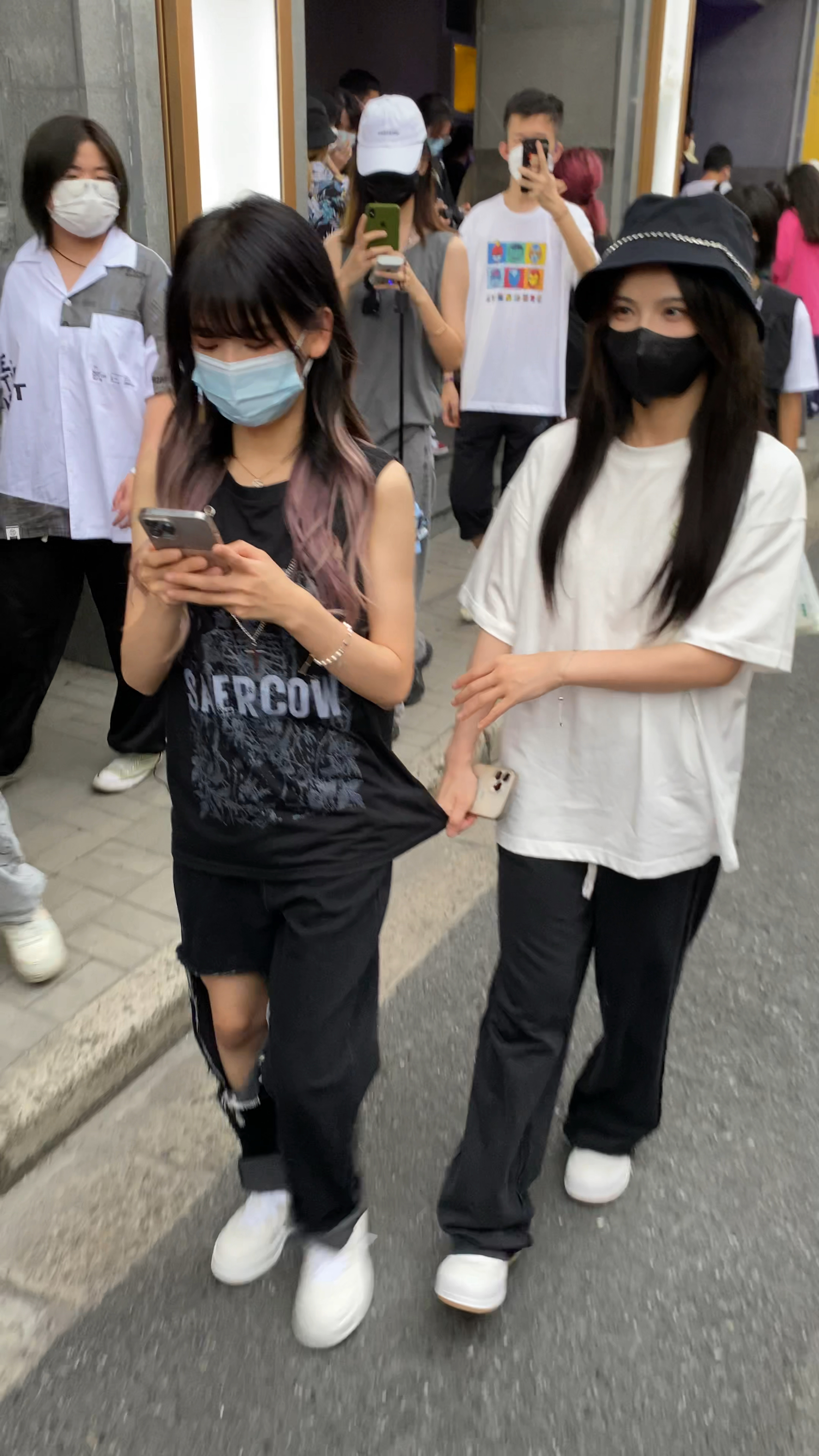 snh48#"晴意农农"两个小美妞农燕萍和林舒晴太甜了,农燕萍还轻轻拉了