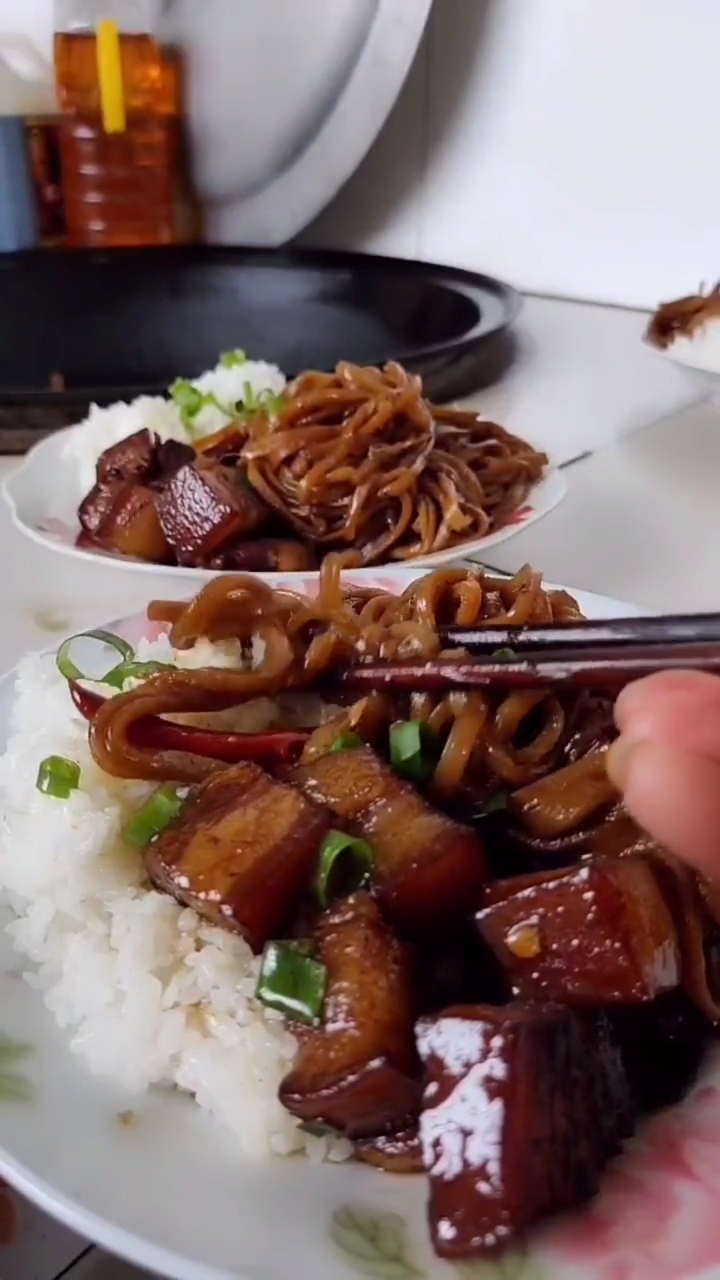 红烧肉炖葫芦条好吃到爆炸
