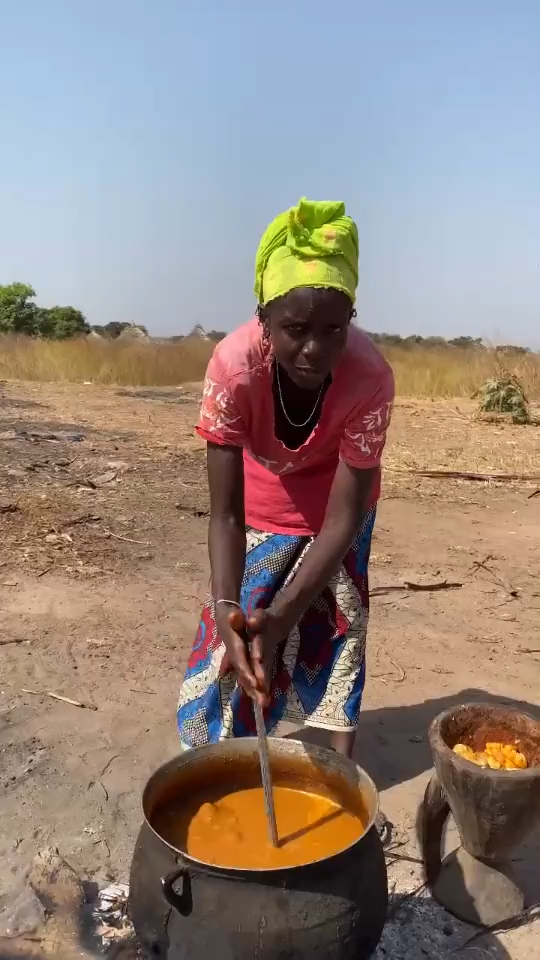 非洲人在做饭