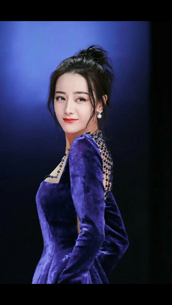 你好,夏天#迪丽热巴蓝精灵,爱丽丝眼里的别样风情