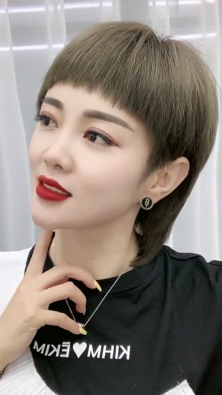 不一样的人生#夏季清爽抹茶色清新短发～喜欢的收藏哦#女生发型