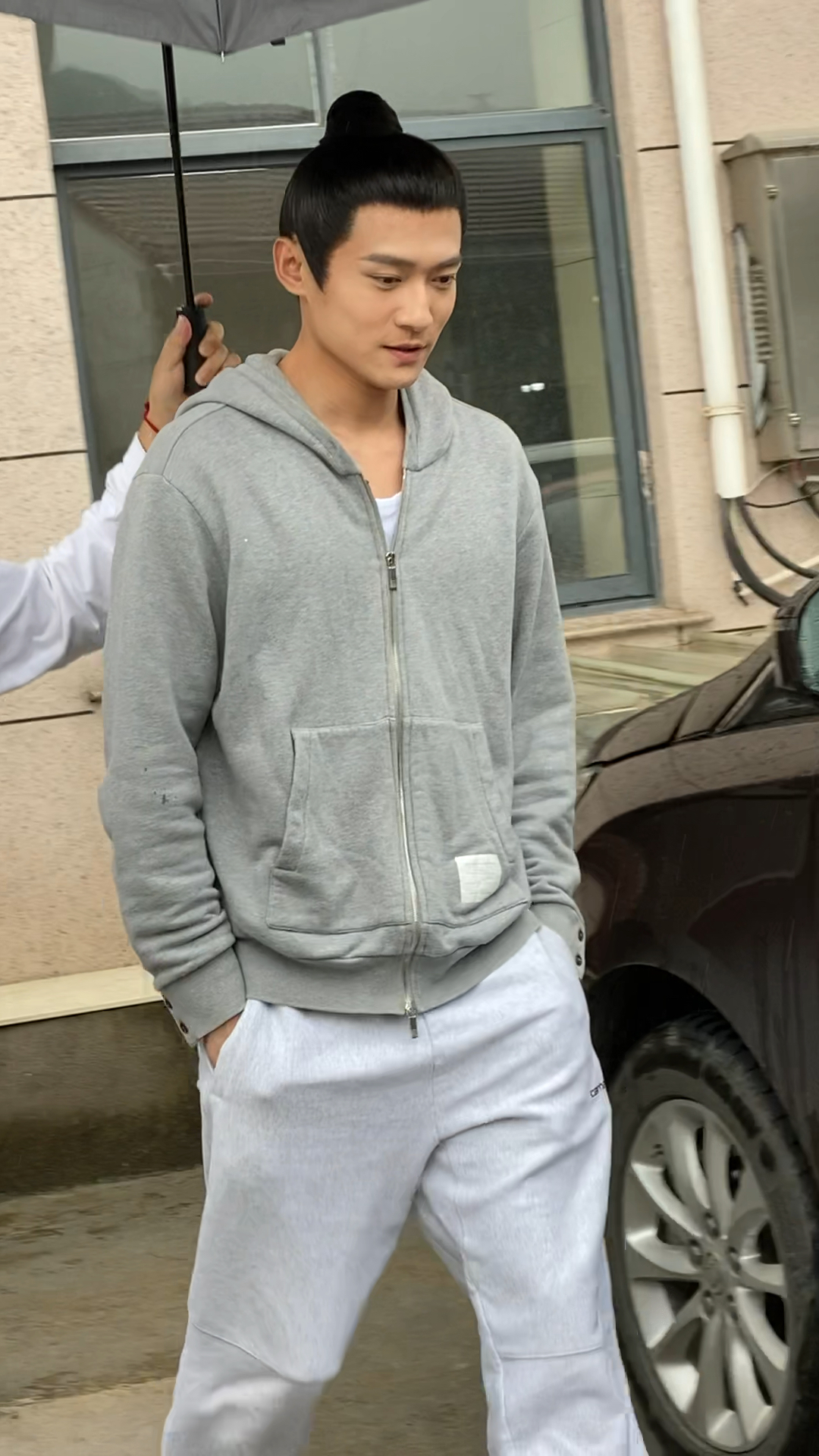 佟梦实#娱乐圈最好的男明星,很有礼貌