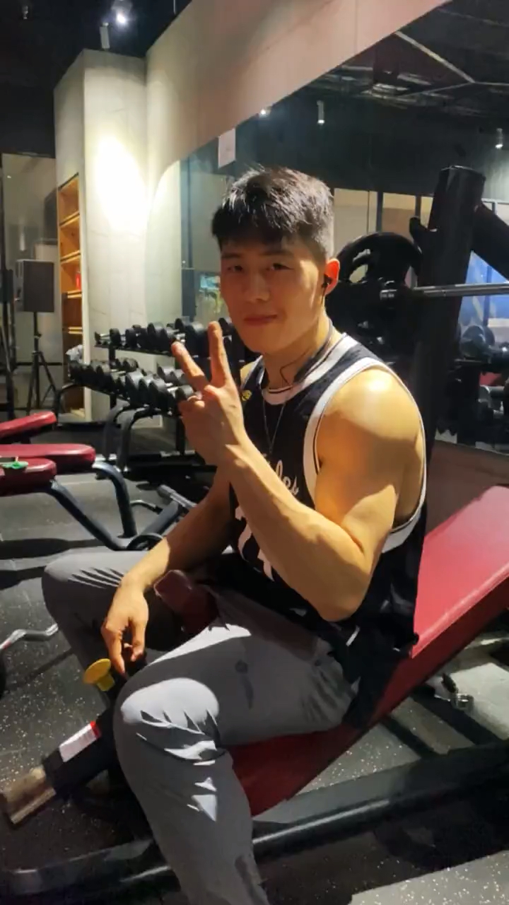 肌肉帅哥有一个长相与身材不符的男朋友是一种什么体验