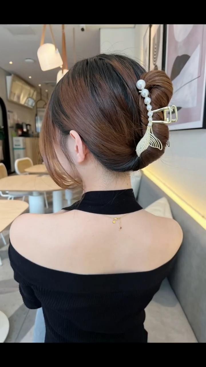 零失误超简单鲨鱼夹发型,搭配鱼尾抓夹,精致百搭又好看