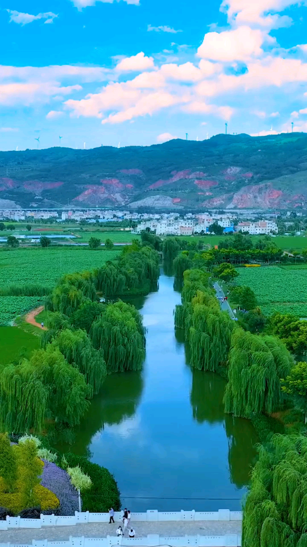 曲靖麒麟水乡蓝天白天空气清新