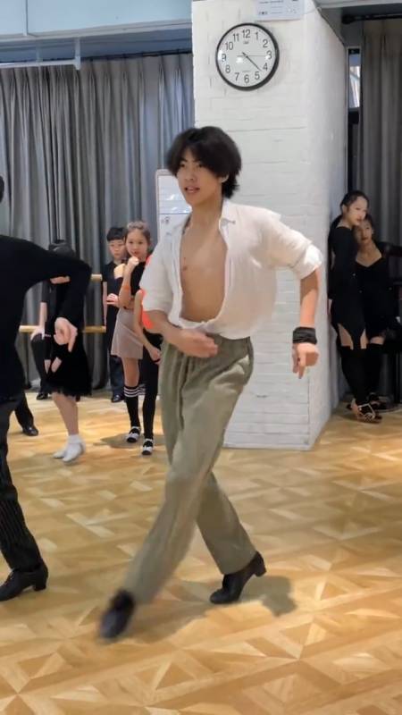 拉丁舞#跳拉丁的小哥哥来了,一个比一个帅-全民小视频