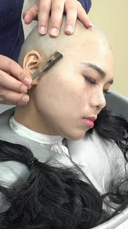 剃光头没有什么大不了的,几年后又是长发飘飘
