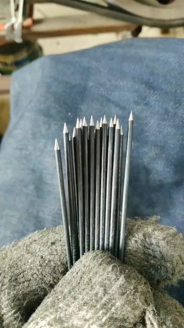磨钨针一定要选用那种灰色硬度高的砂轮,不要用白刚玉,薄料焊接时最好