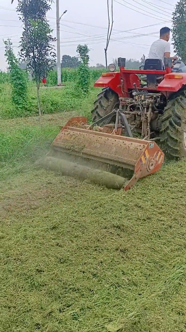 四轮拖拉机带秸秆还田碎草机