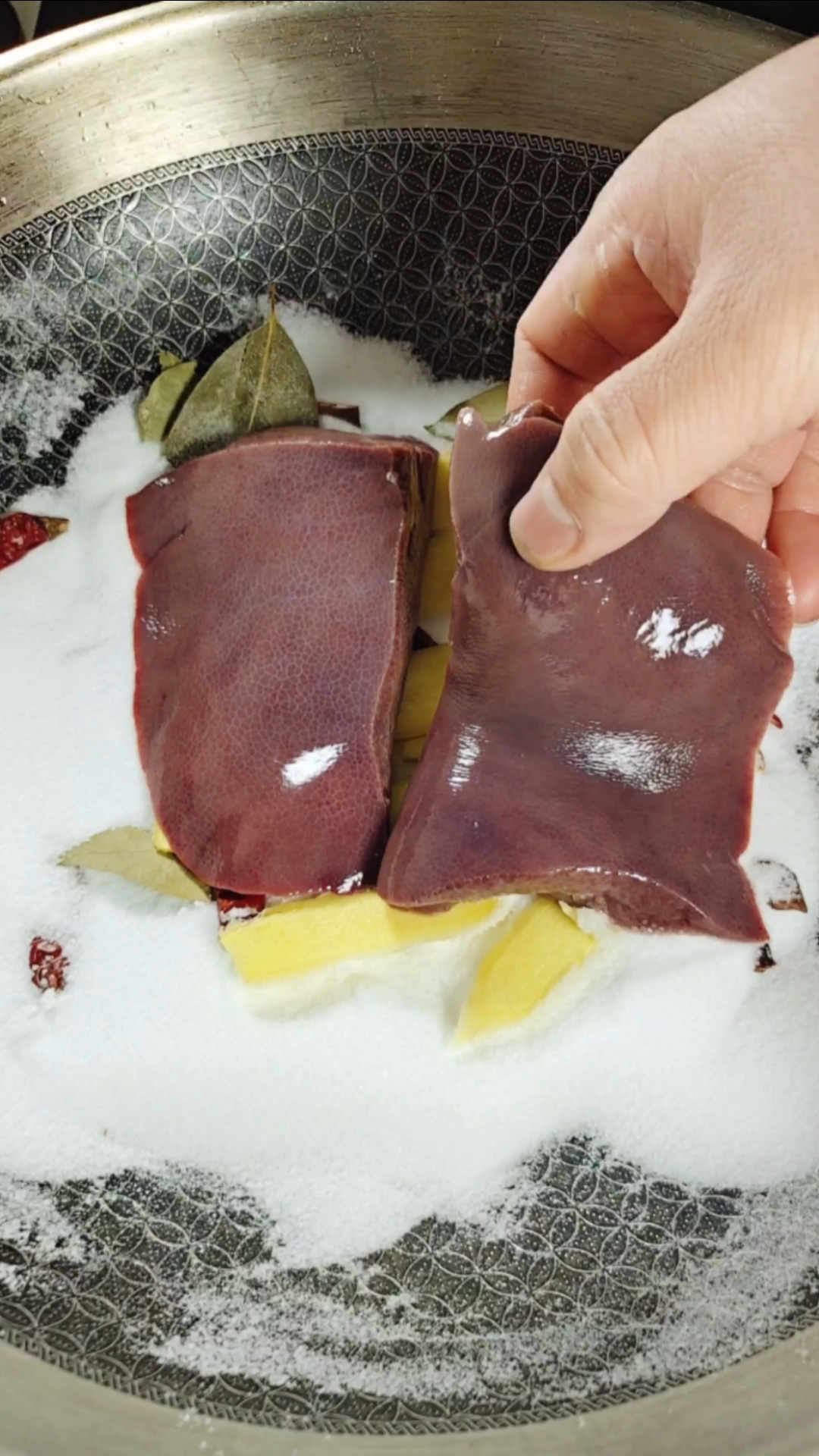 咸香盐焗猪肝这样做!营养又美味