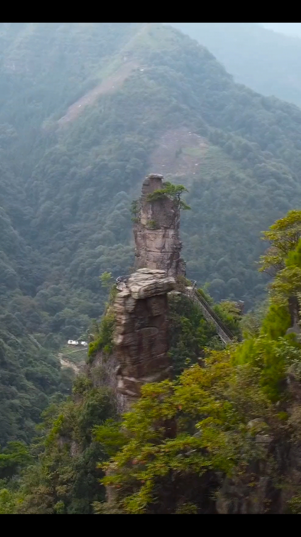 贵州独山夹缝岩它的奇特之美,要你亲自来看感受一下.