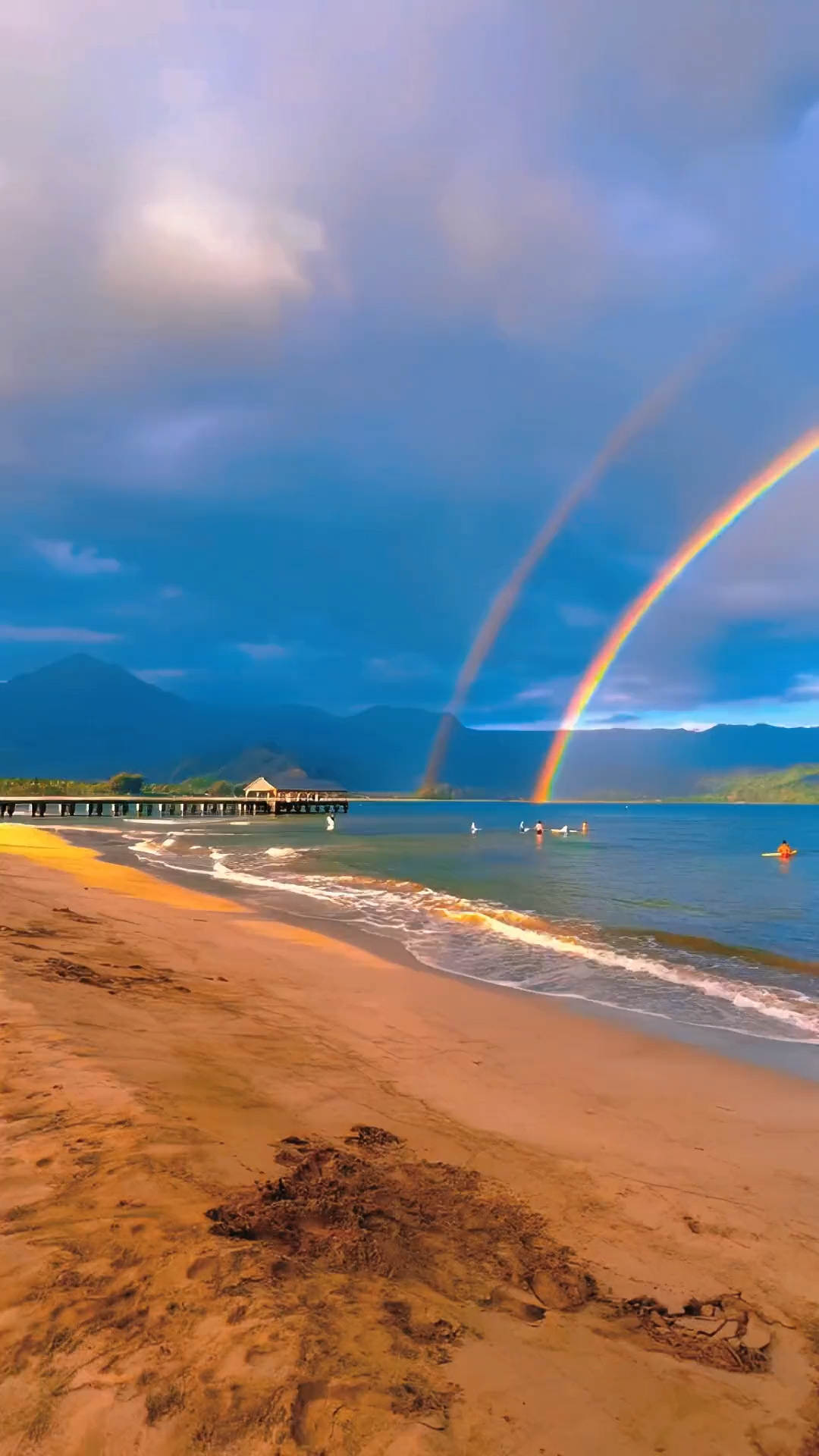 最美的彩虹在海边图片图片