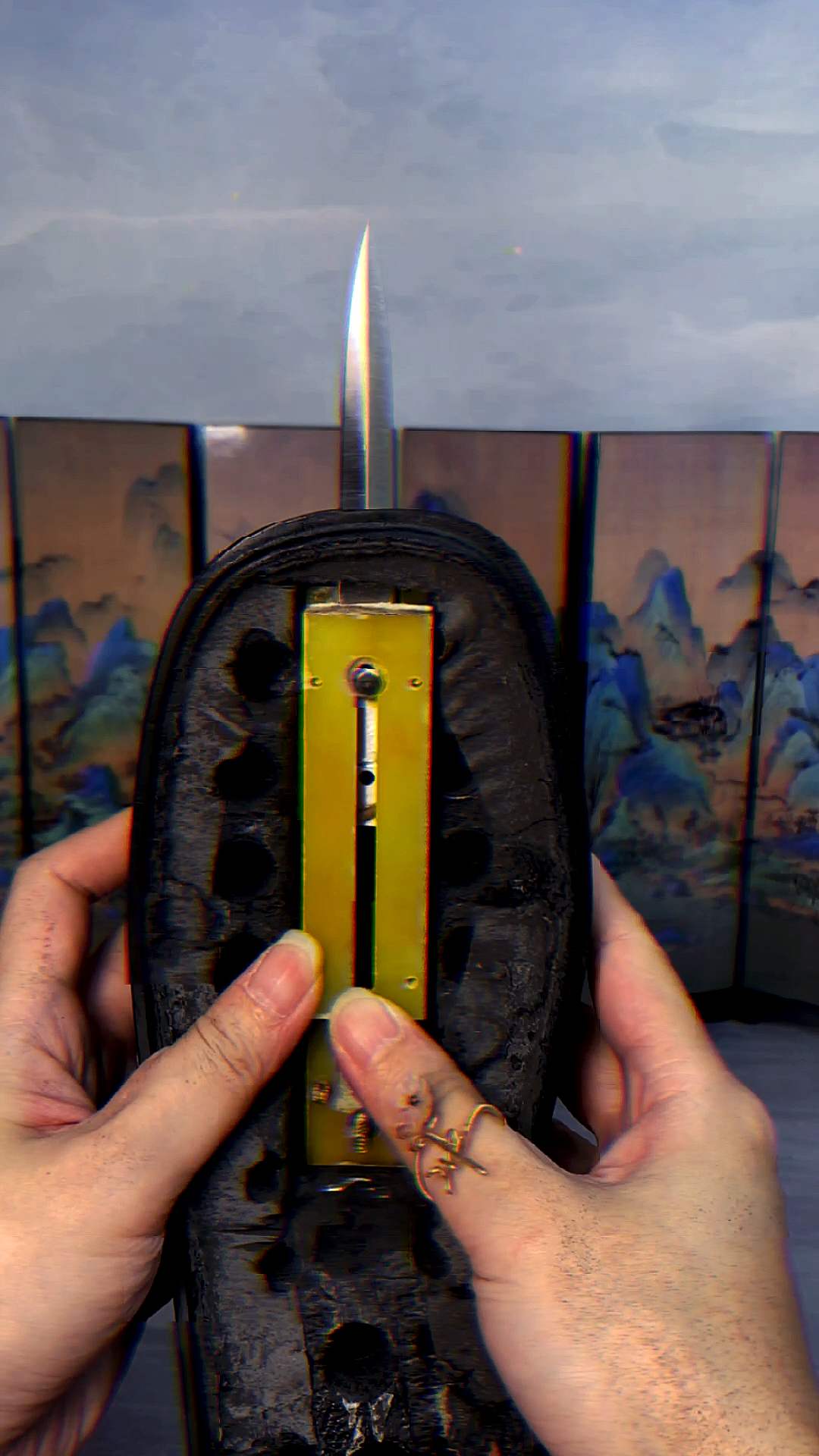 暗器#阁主做防身靴子的第三天～鞋子初具形状了.