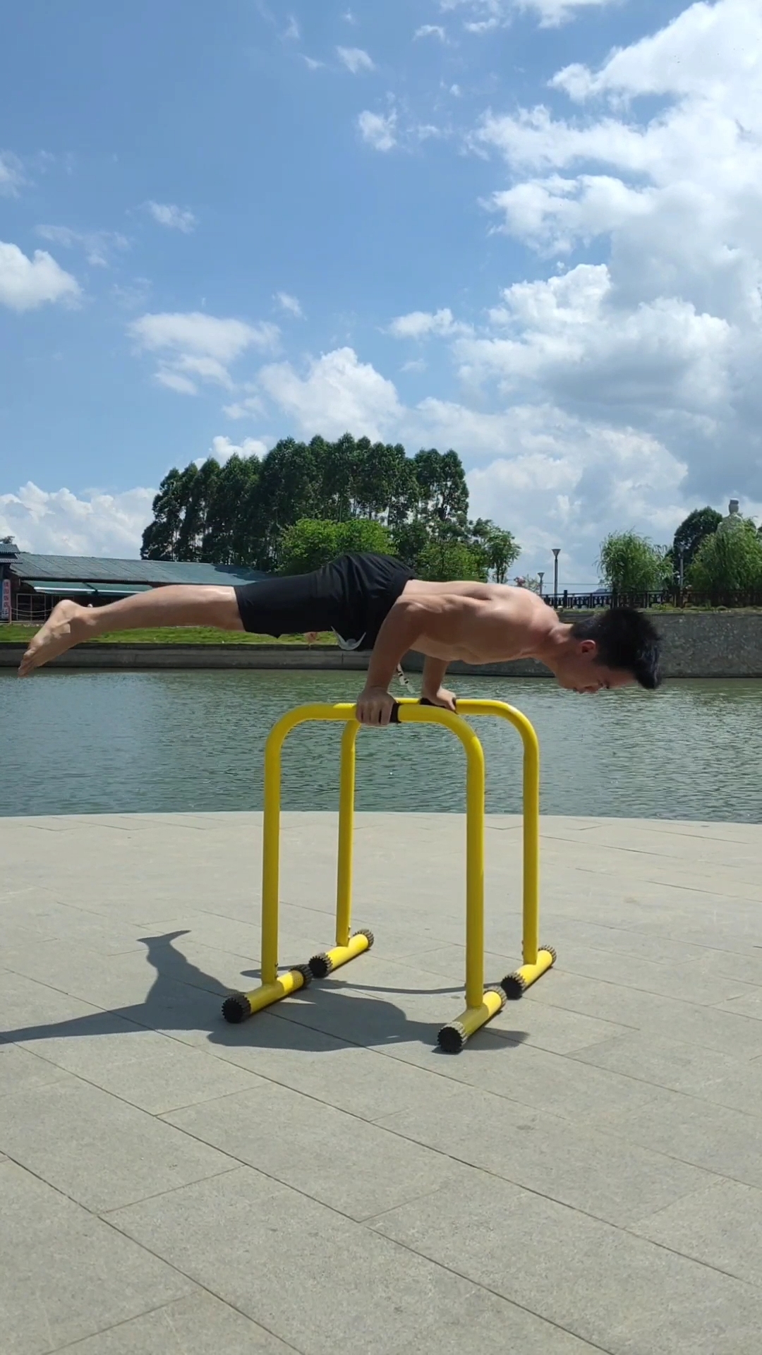 全网最帅的俄挺分腿俯卧撑,没有之一.