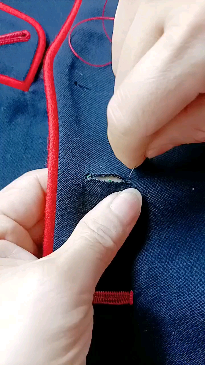 我要上热门分享手工锁扣眼的正确方法传递正能量