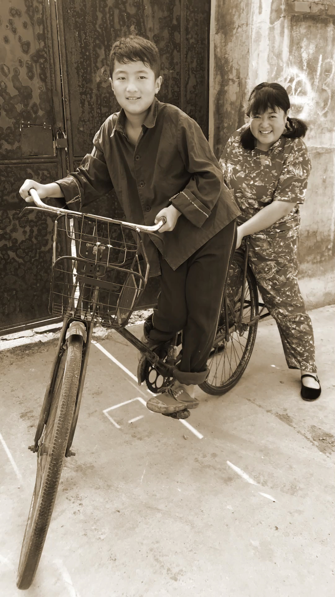 #童年回忆#80年代的骑大梁自行车,还有人记得吗?-度小视