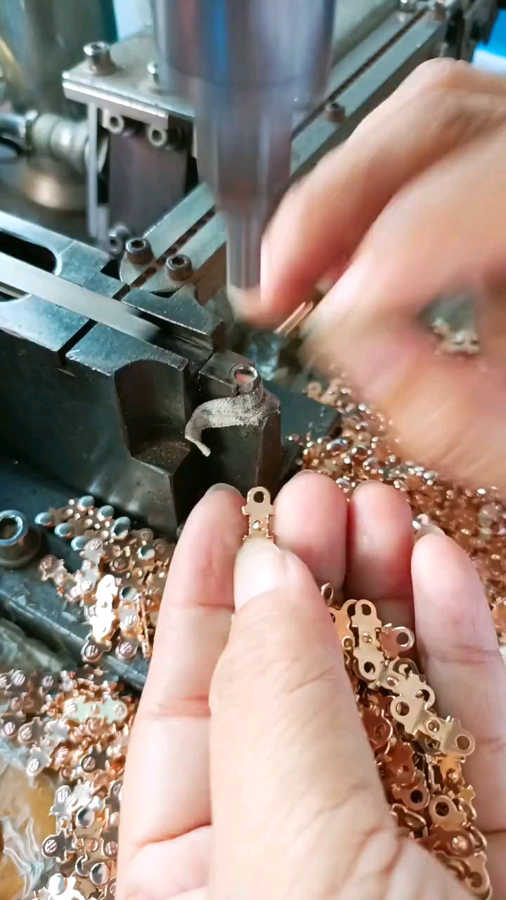 触点铆接银点铆合电器配件铆接铆点机铆钉机-度小视