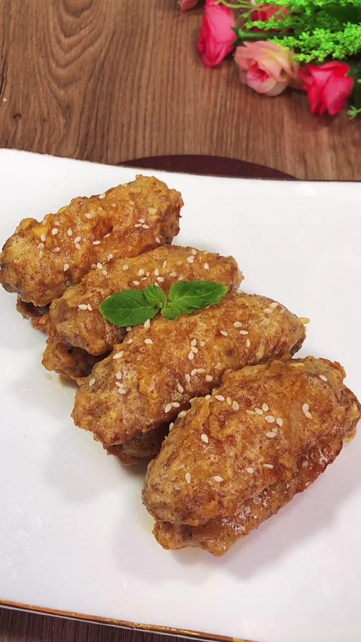 在家做个拿手菜#咸蛋黄鸡翅这样做,好吃到停不下来