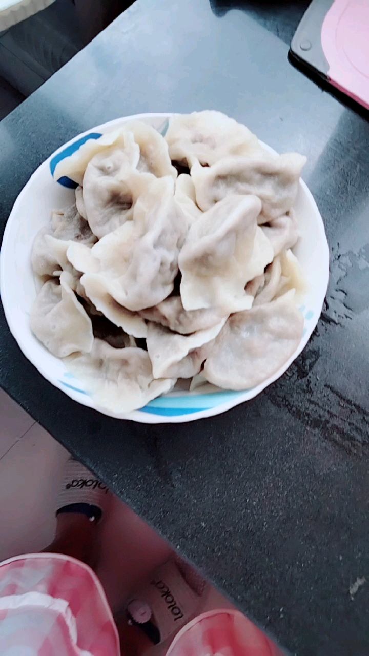 刚出锅的丝瓜馅饺子,也不知道好吃不