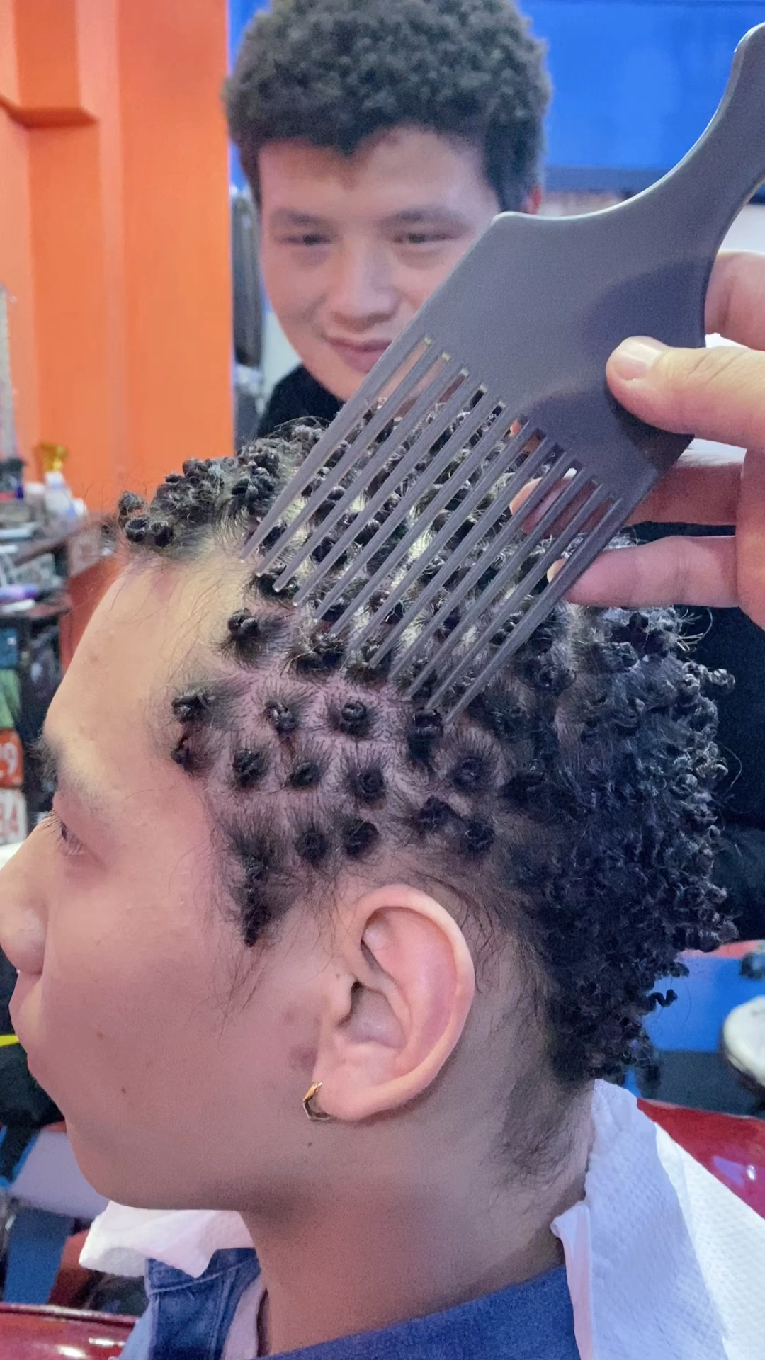 黑人烫#男生小卷烫发,你没见过的烫发.-度小视