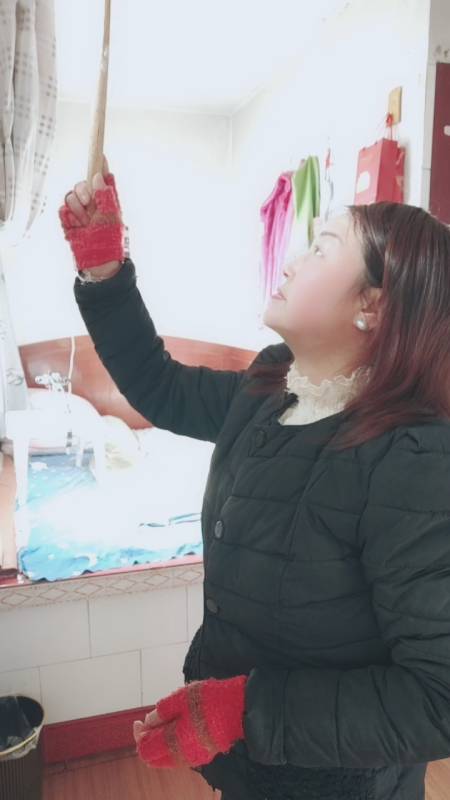 楼上小两口新婚晚上动静太大,吵的我天天失眠,只能这样提醒一下了