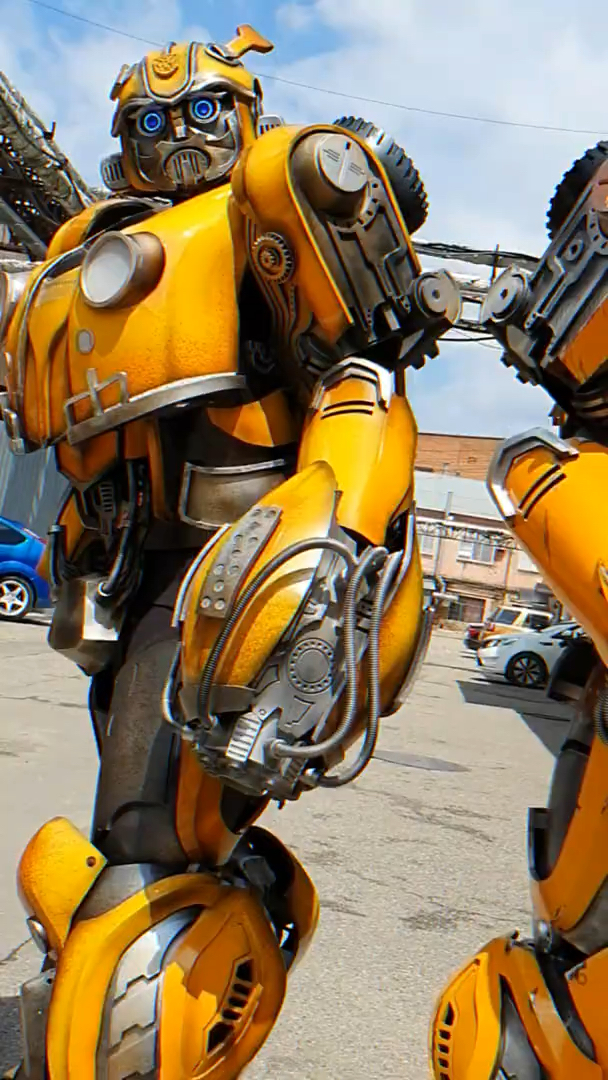 变形金刚#帅爆了,大黄蜂机器人真实出现在眼前!