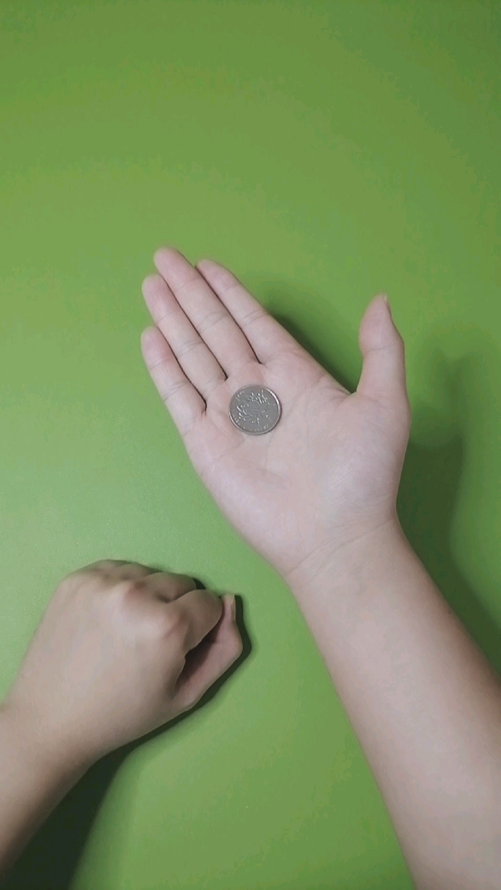 魔术教学#硬币穿越手臂魔术教程,看一遍就能学会!