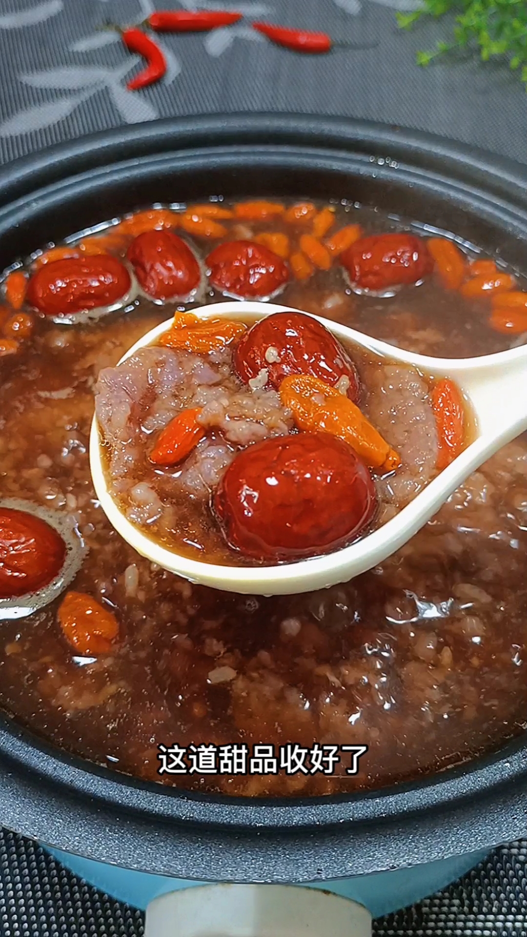 冬天手脚冰凉的小美女这道甜品收好了寒冷的冬天喝一碗热乎乎的毛薯酒