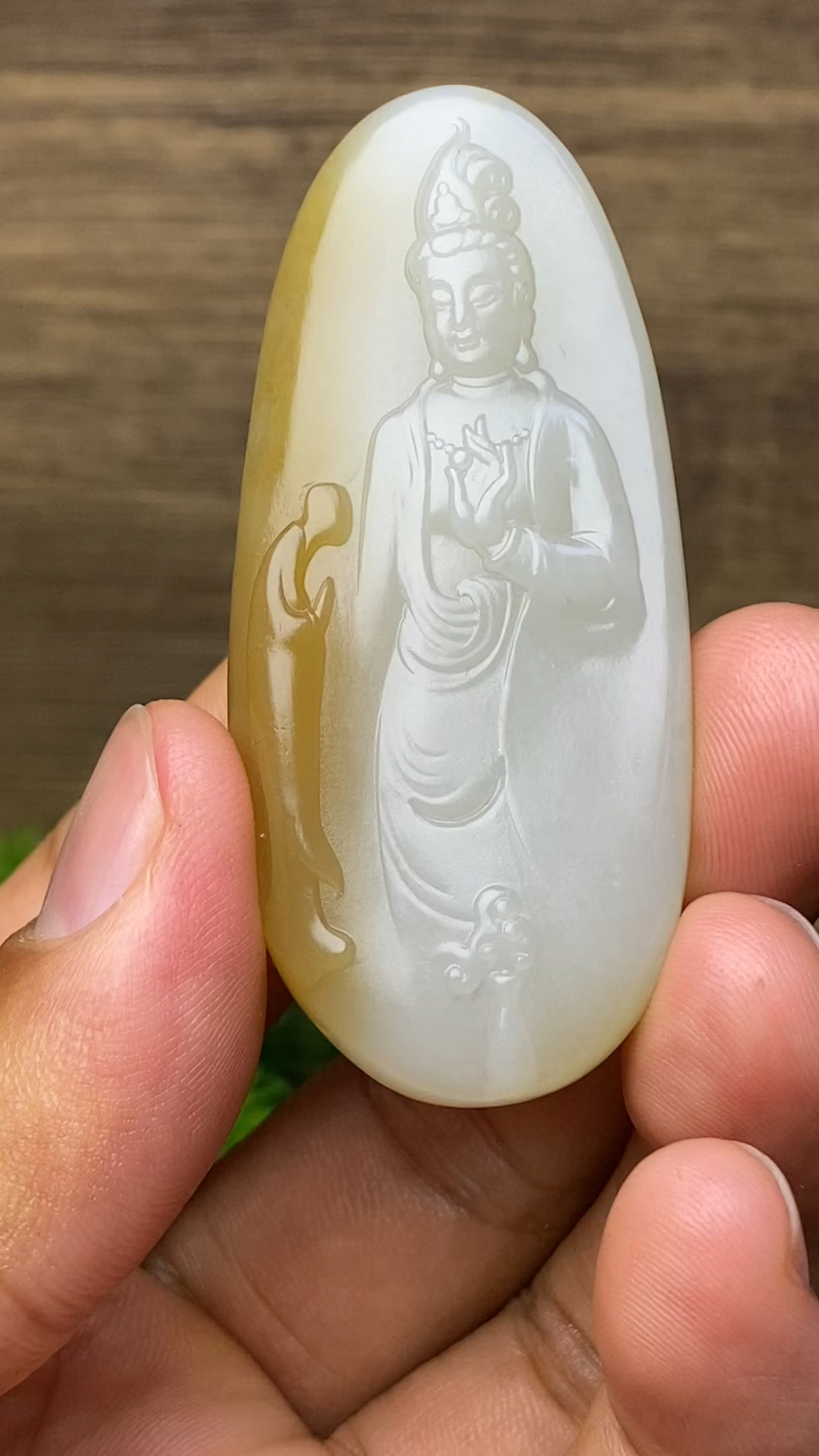 新疆和田玉和田且末糖白拜观音牌子尺寸645295139mm重量42