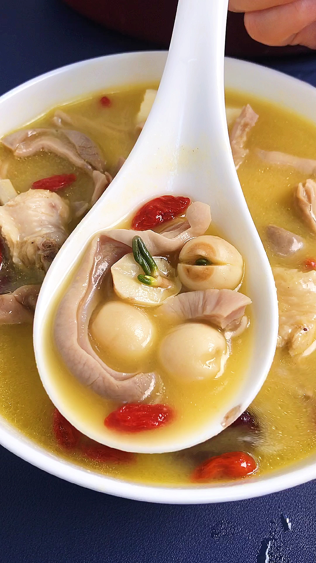 秀出你的拿手菜#时候秋季吃的金汤胡椒猪肚鸡!暖心暖胃不易上火!