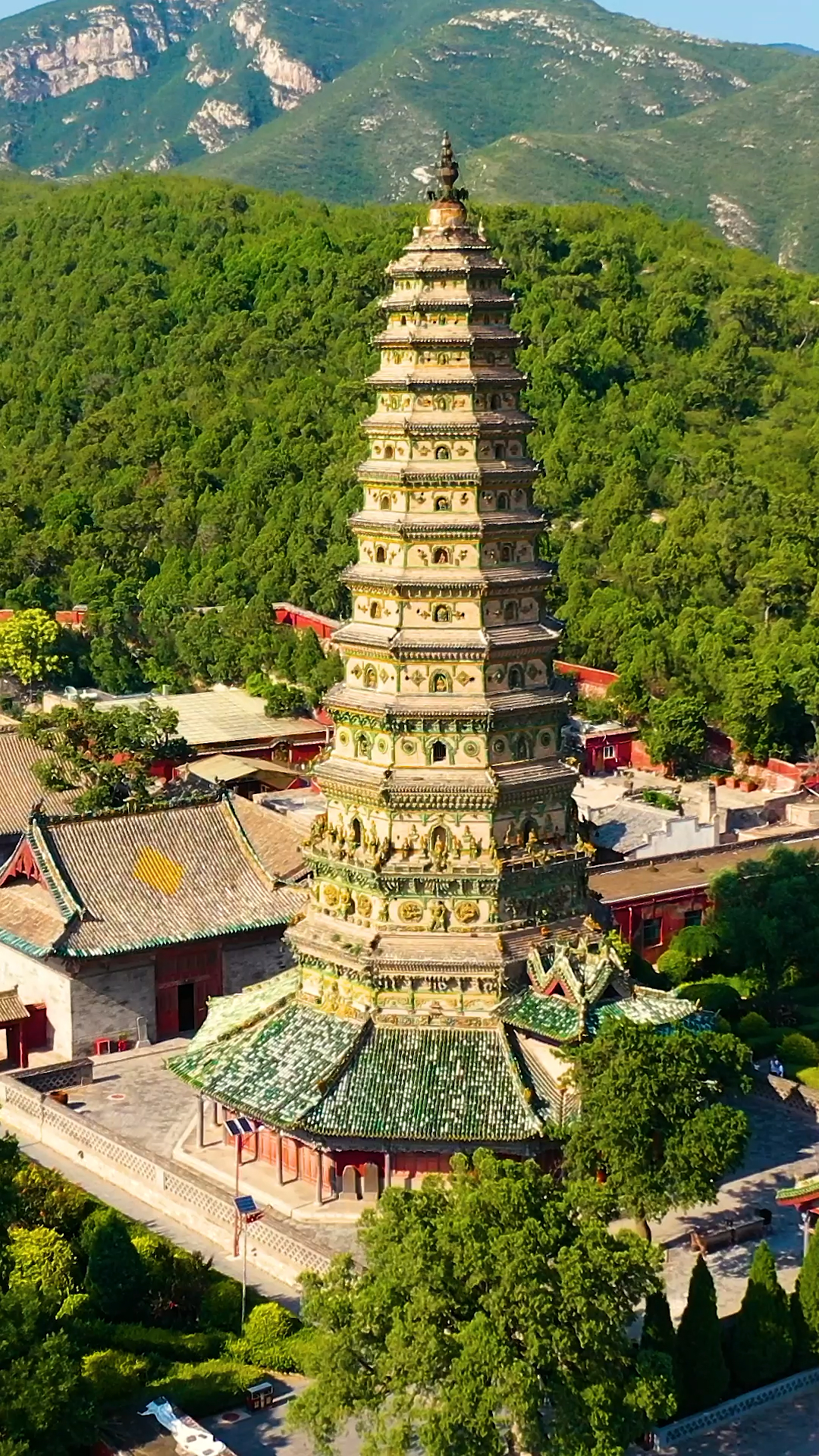 十一出游记山西临汾广胜寺飞虹塔是目前中国现存最大保存最完整的佛