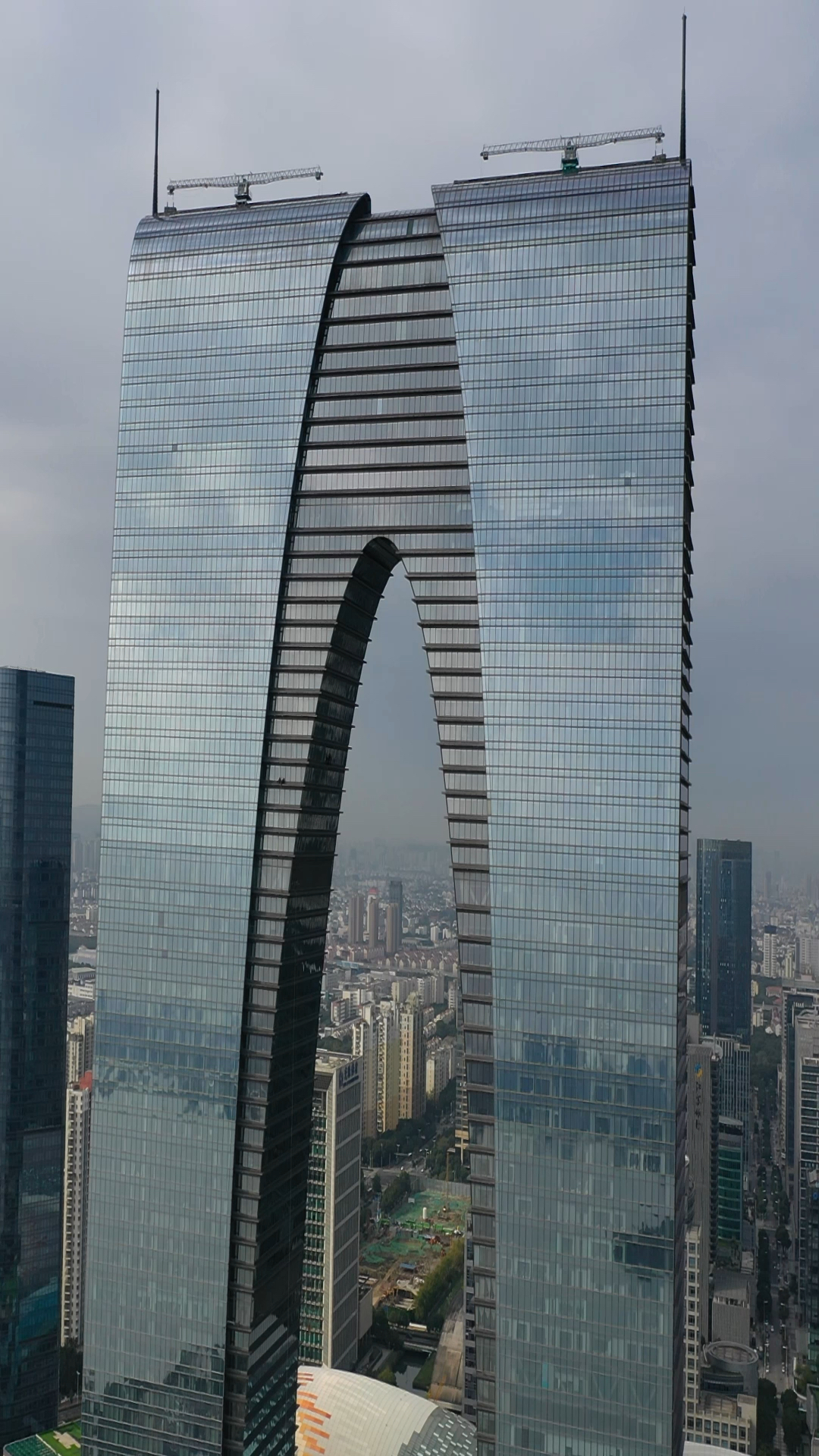 苏州地标性建筑,被人们戏称为秋裤楼,它就是苏州的东方之门