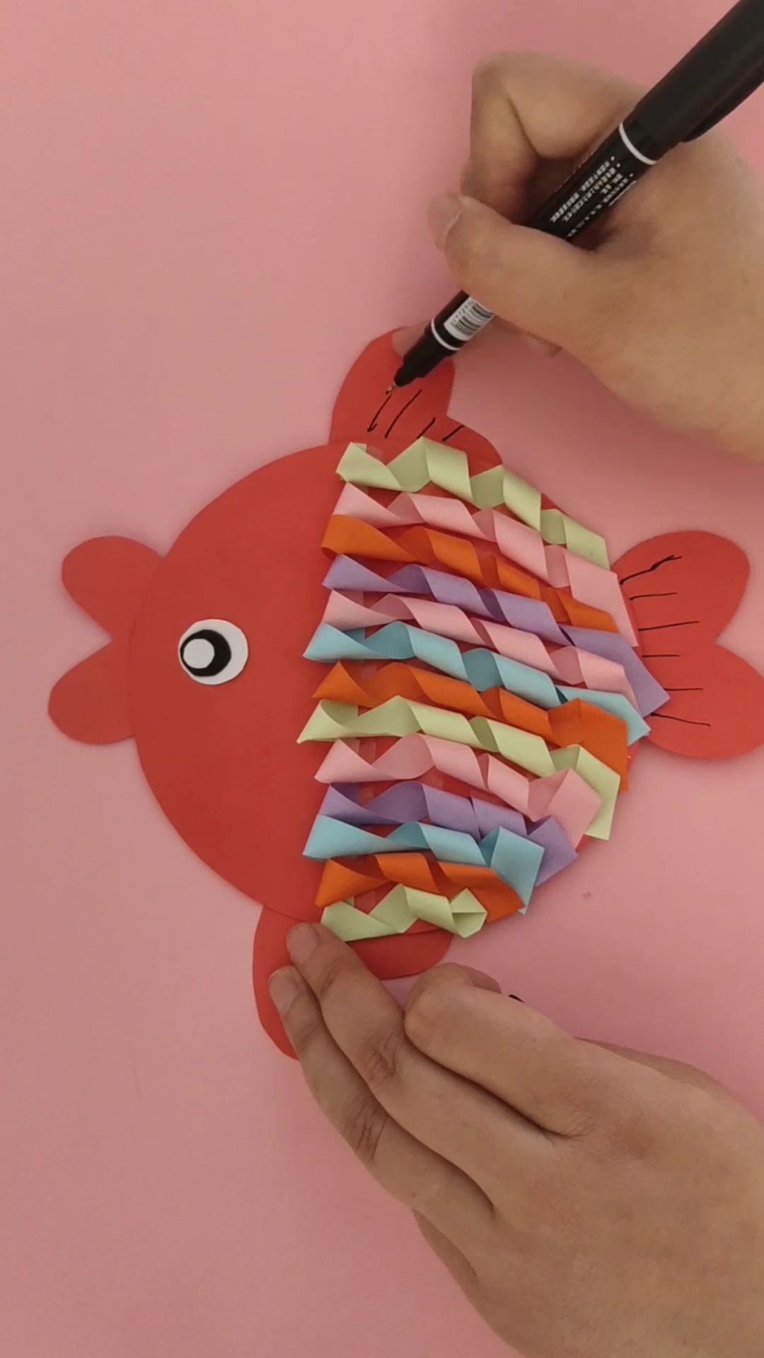 手工制作#彩带做鱼
