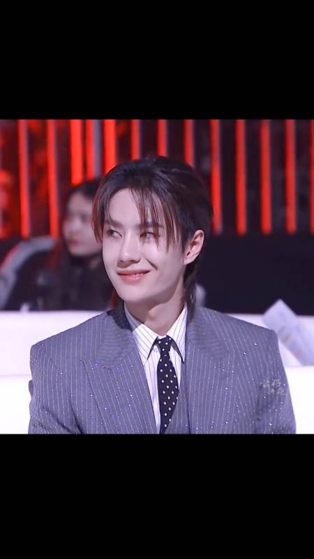 王一博#这笑的好痞,谁能模仿到这种精髓-全民小视频