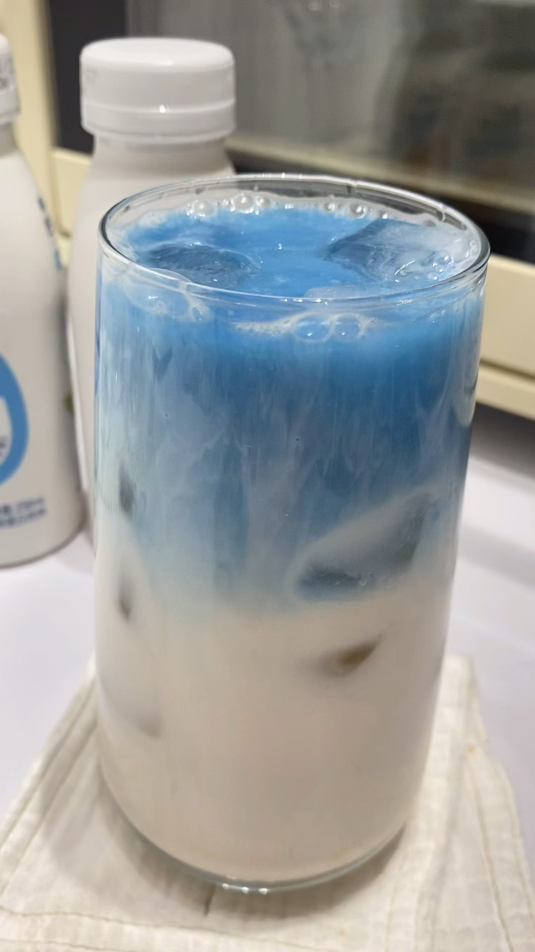 甜甜的蝶豆花巴旦木饮来咯,醇厚的巴旦木奶味～好喝极了#杏人的