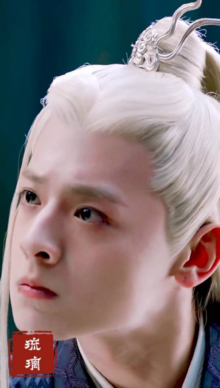 琉璃美人煞#螣蛇神君总是伸着头盯着璇玑看,臭小娘都不好意思了,纸佑