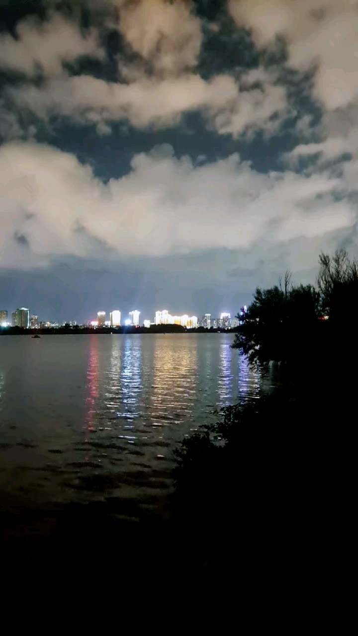 我的私藏景点#昆明滇池夜景