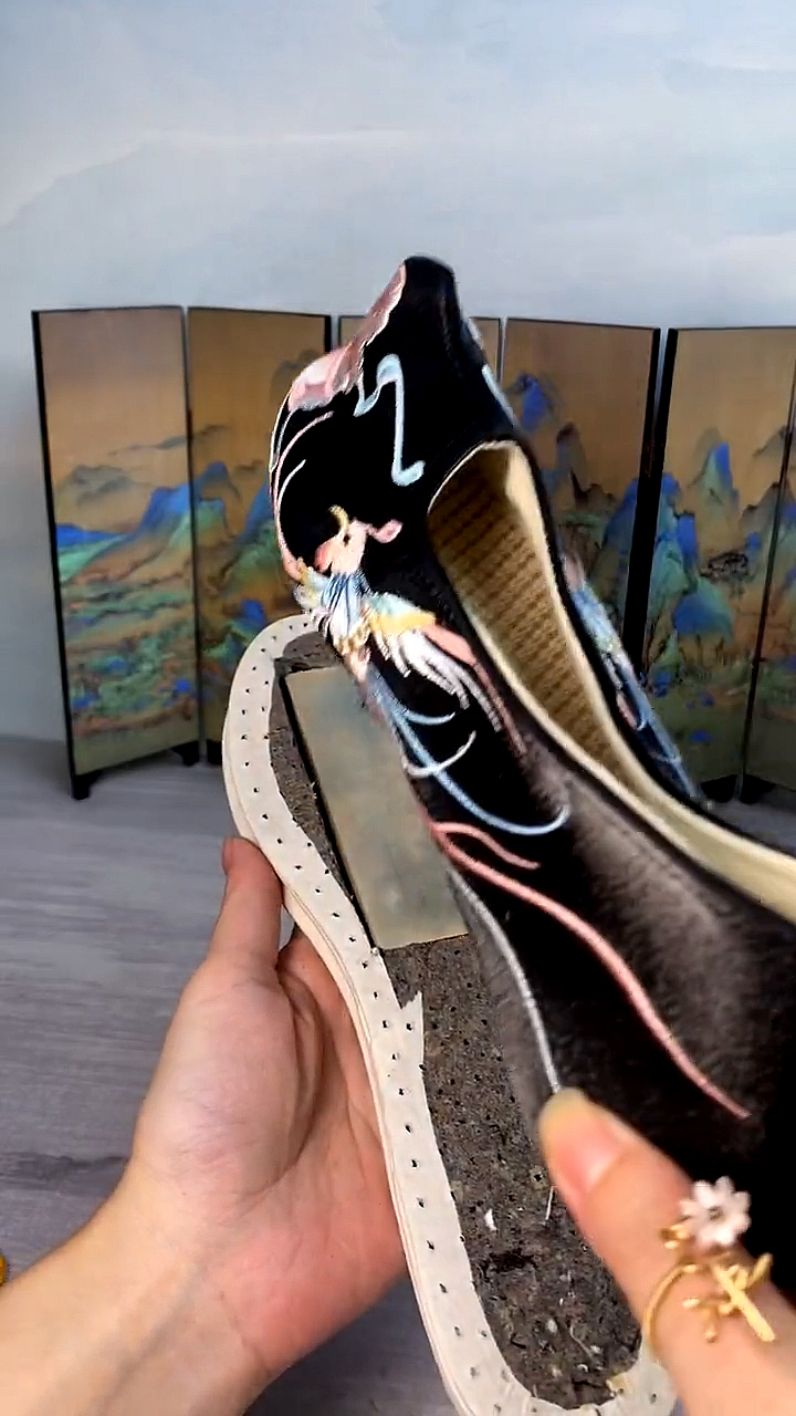 暗器#古人诚不欺我,这种暗器鞋子是真的存在的.