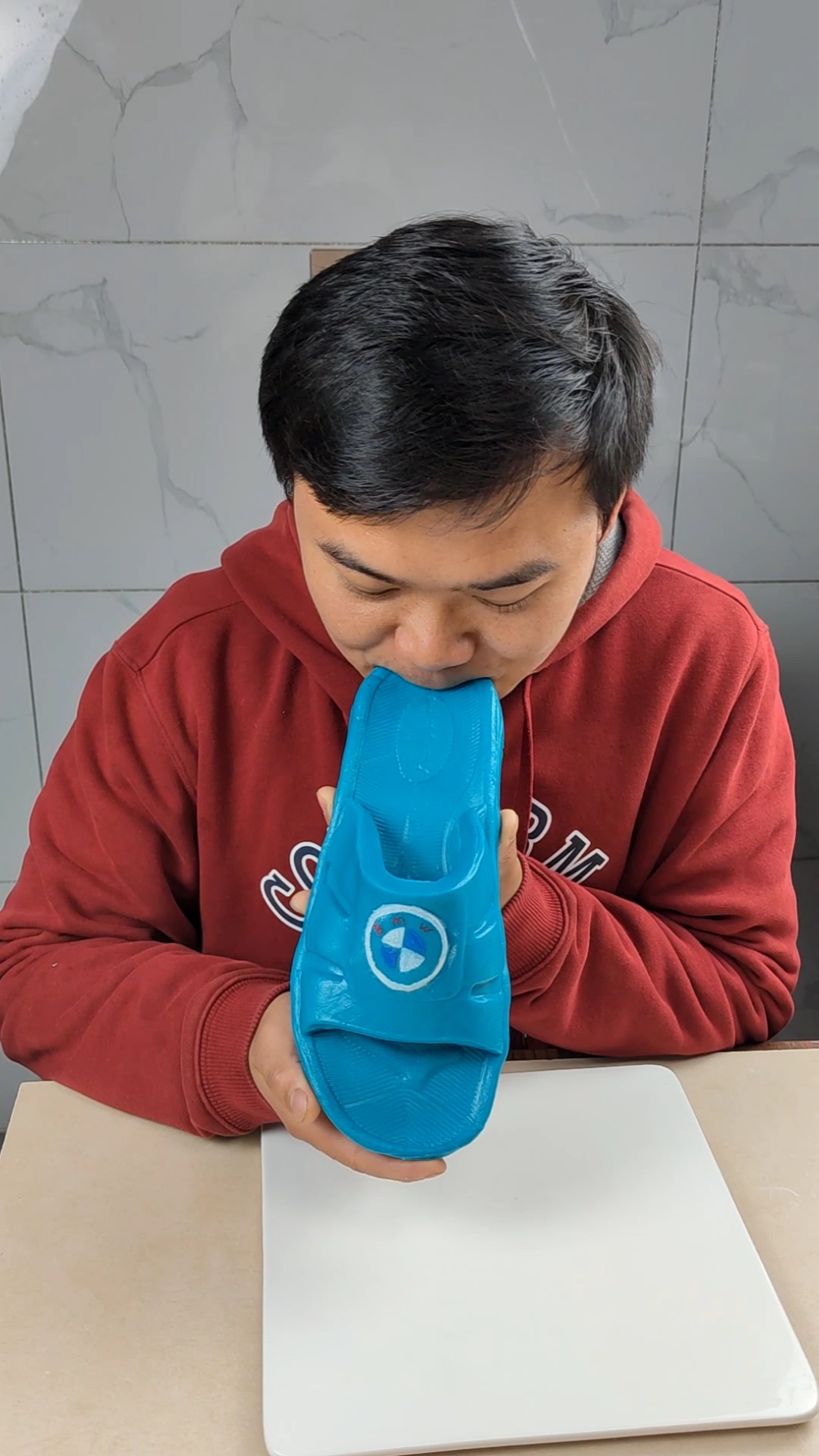 每次都吃面粉做的拖鞋,这次来个真拖鞋!