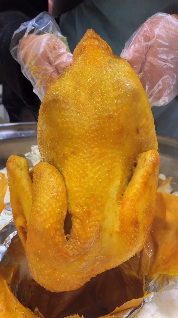 蛋黄式古法盐焗鸡