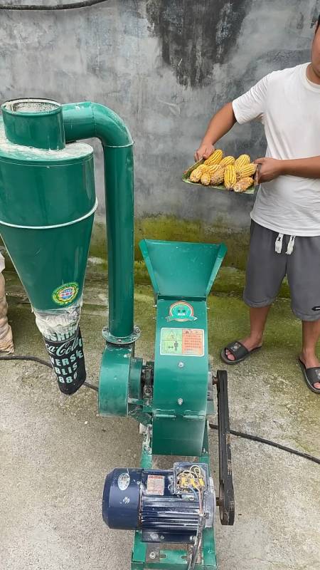 今天介绍新款350型万能粉碎机,可以粉碎玉米棒玉米粒,干作物,家用电