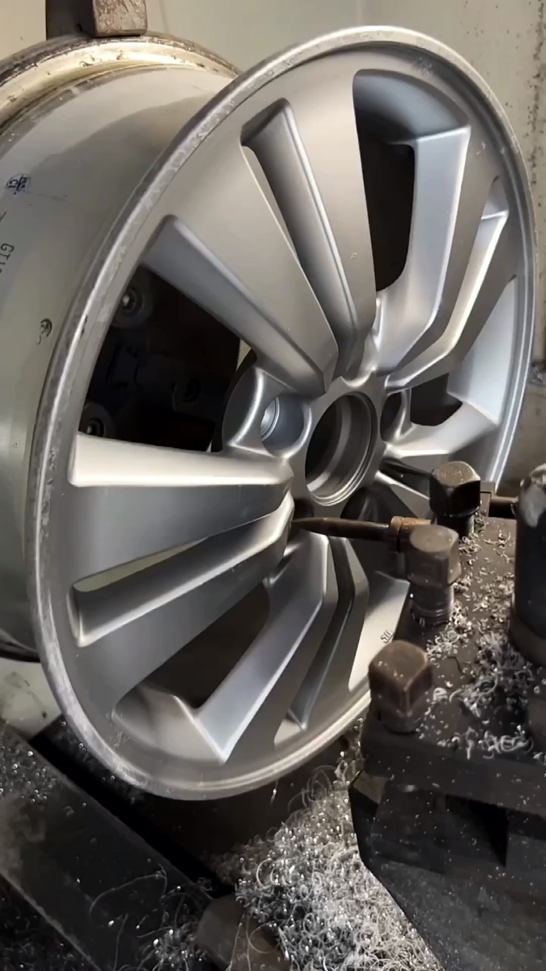 本田雅阁轮毂氧化耐看怎么办轮毂拉丝修复让轮毂焕然一新