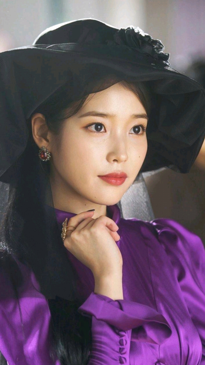 iu李知恩全能艺人#"传说中卡最狠的点,换最多的装,不愧是满月社长"