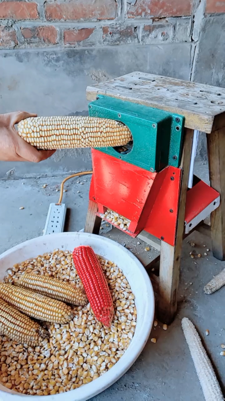 农村装玉米棒神器图片