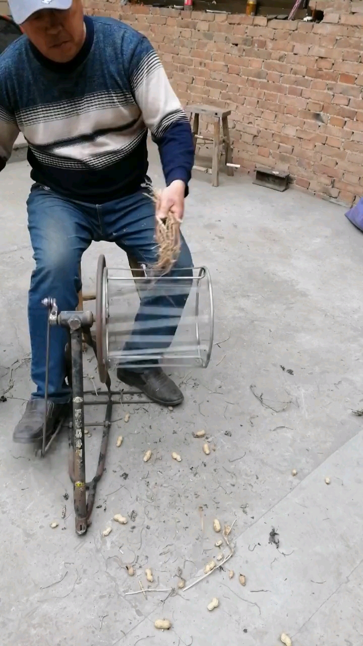 自制花生摘果神器,看看效果怎么样?