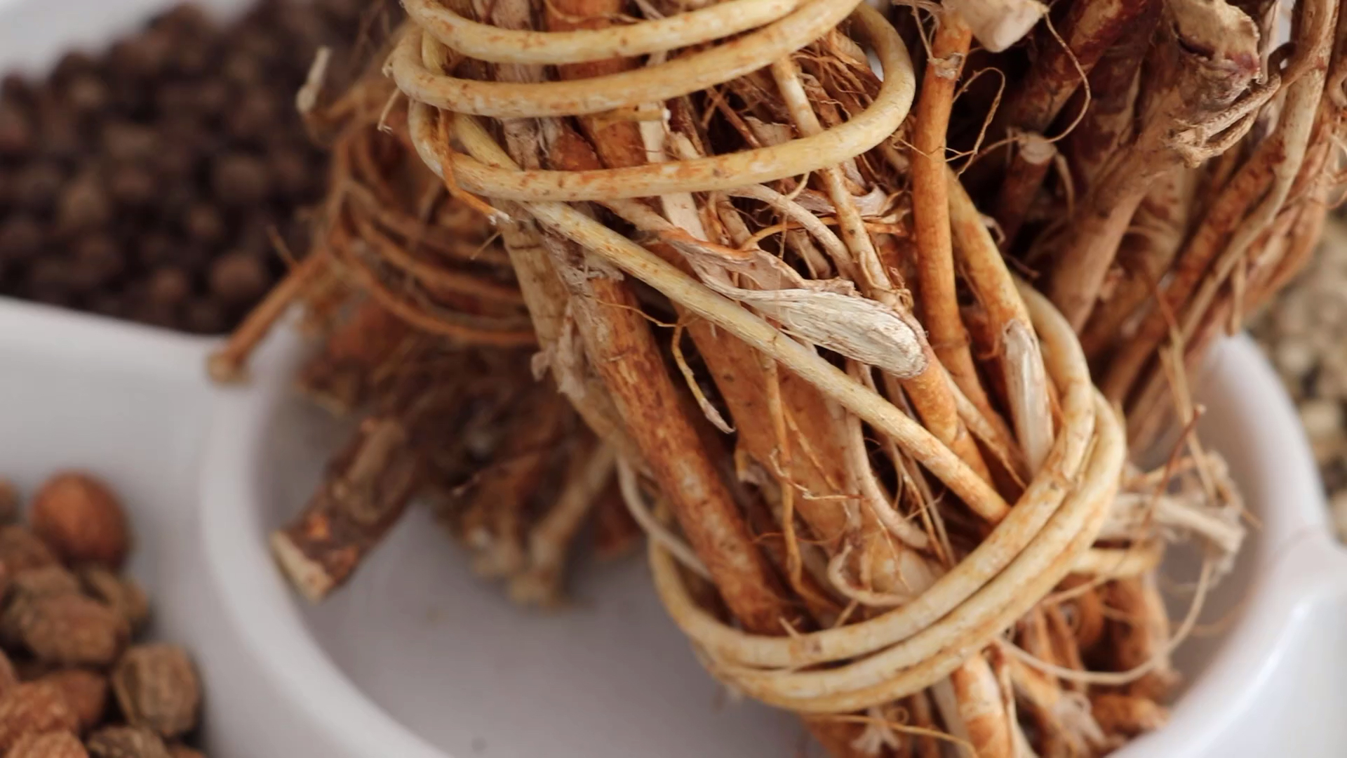 美食看中国#辛香料五味组合——红娘根-全民小视频