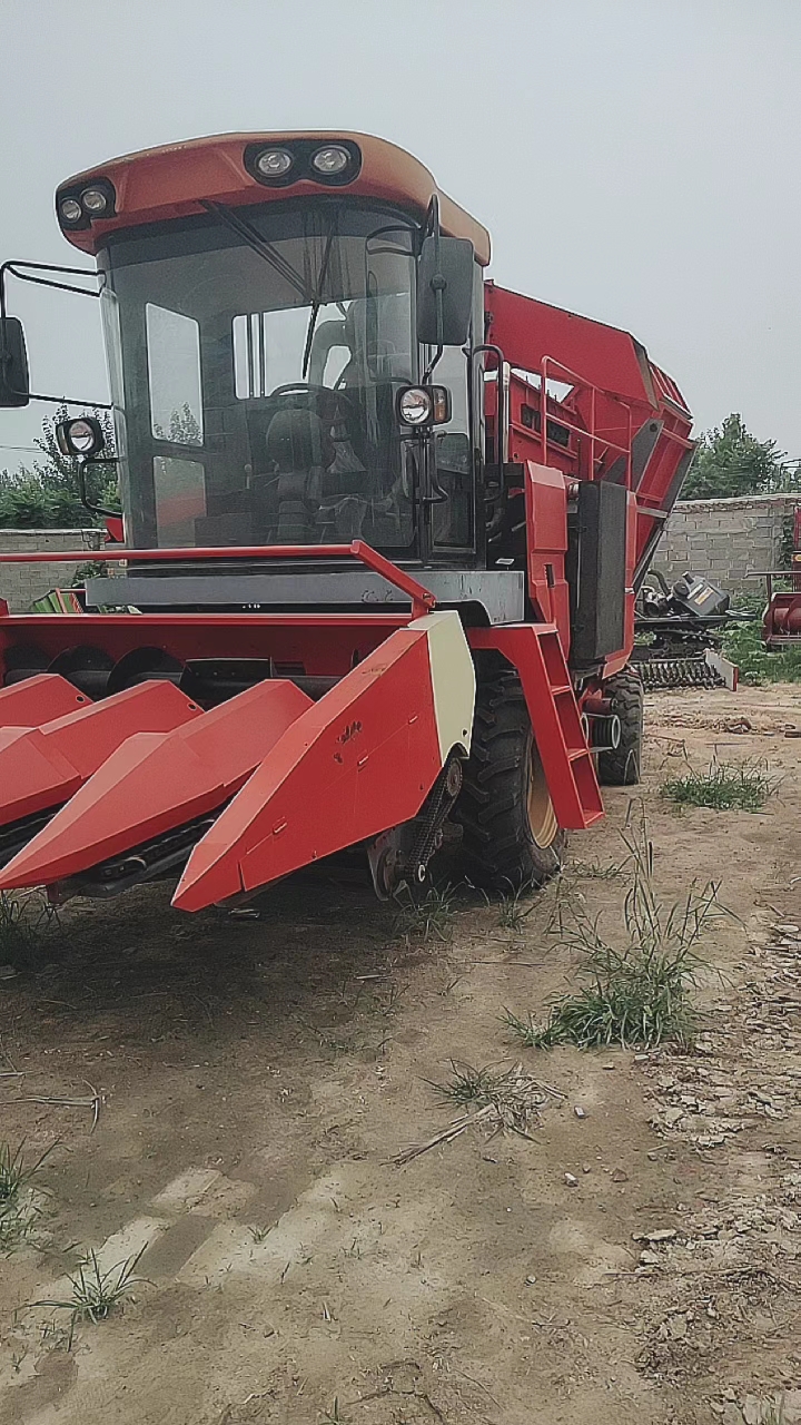 库存160马力四行玉米收割机