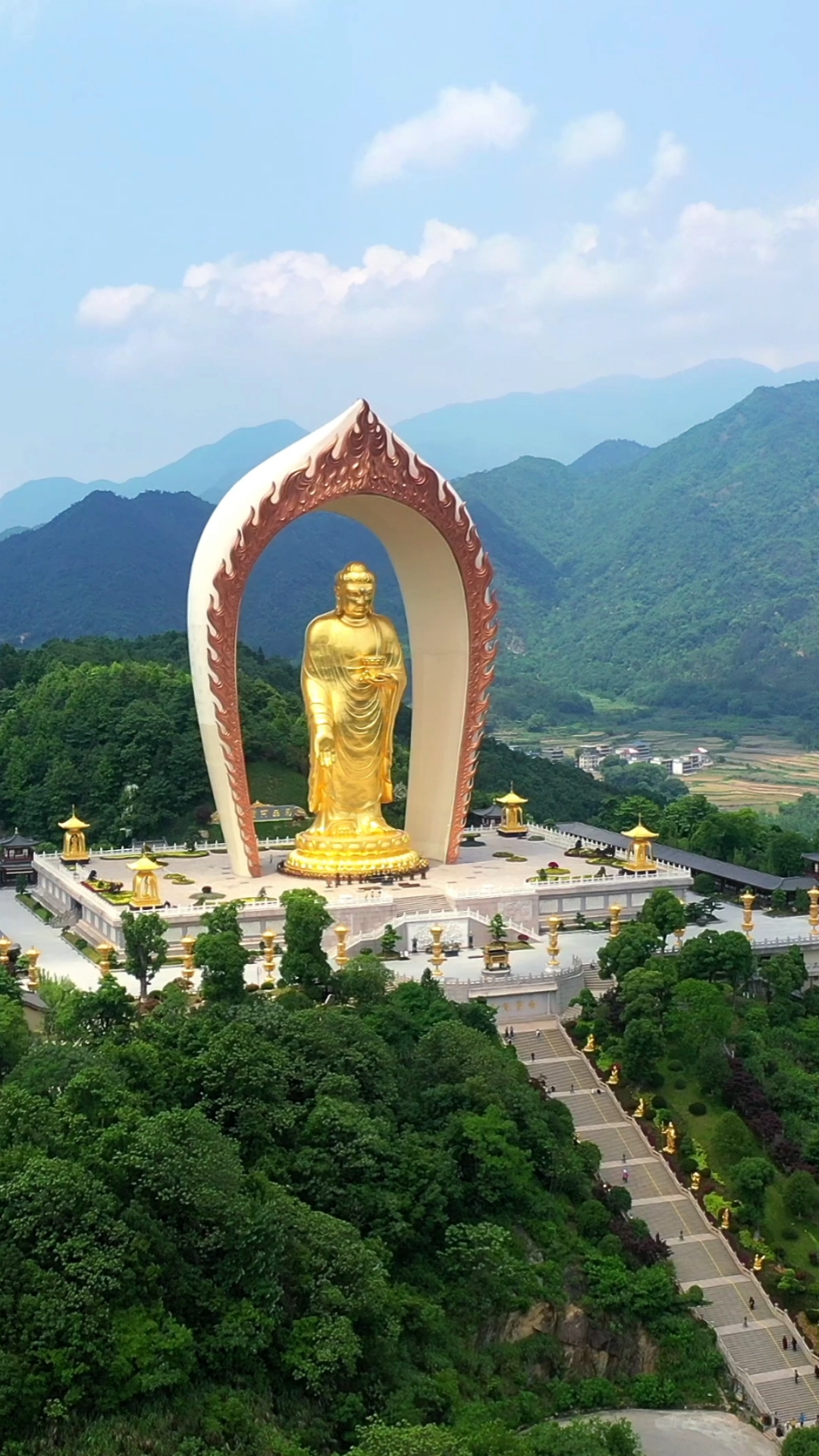 我的航拍时刻#在江西九江市庐山脚下有一座美丽的大佛