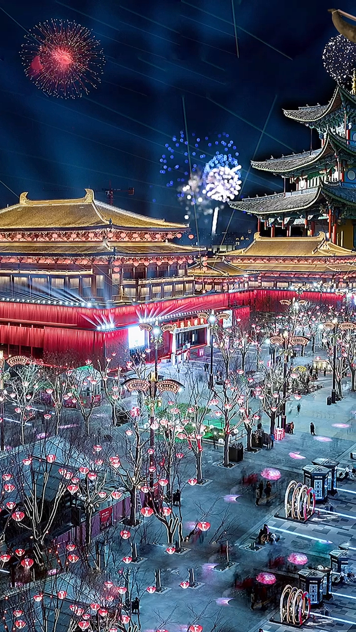 大唐不夜城#白天叫西安,一到晚上就叫长安了,如果你不知道大唐盛世就